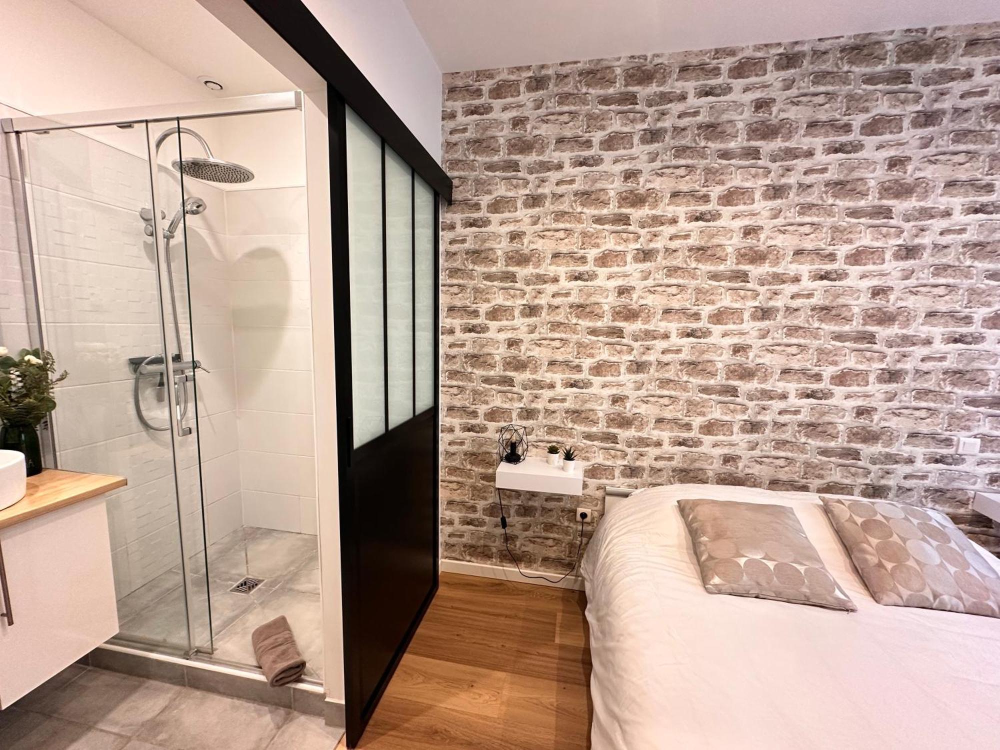 Le Remois - Charmant T2 - Renove - Parking - Cour Privative - Wifi Reims Kültér fotó