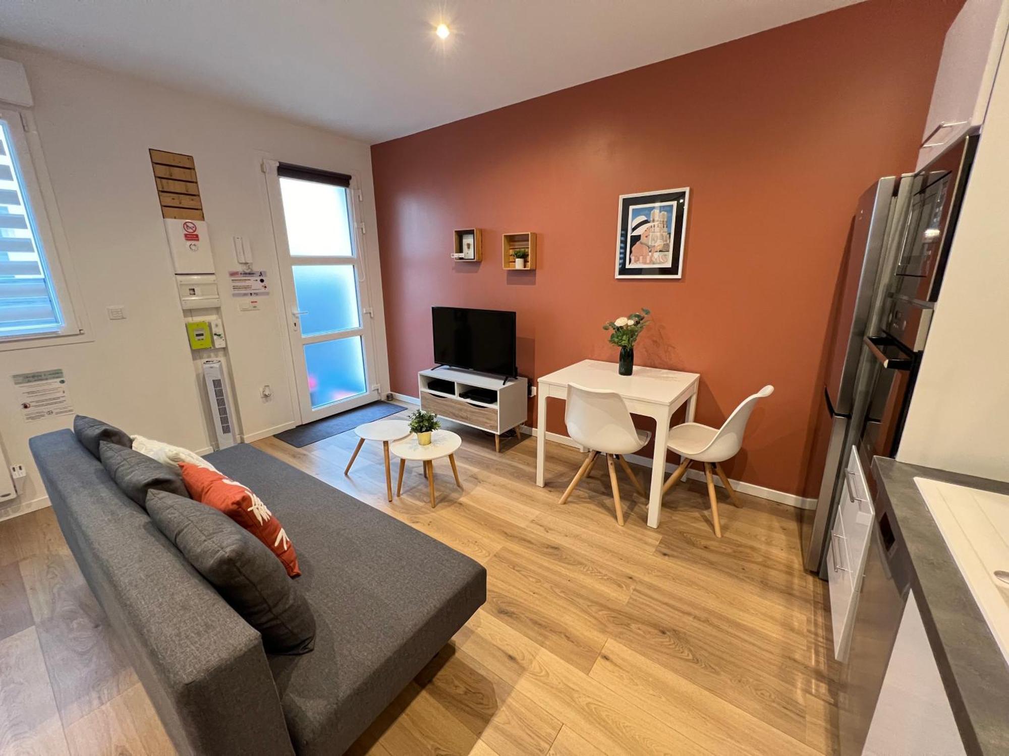 Le Remois - Charmant T2 - Renove - Parking - Cour Privative - Wifi Reims Kültér fotó