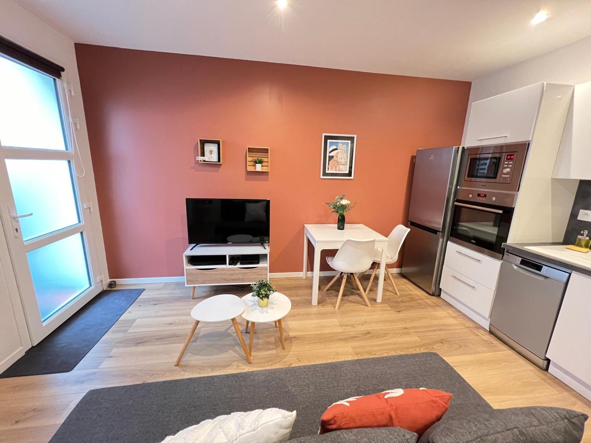 Le Remois - Charmant T2 - Renove - Parking - Cour Privative - Wifi Reims Kültér fotó